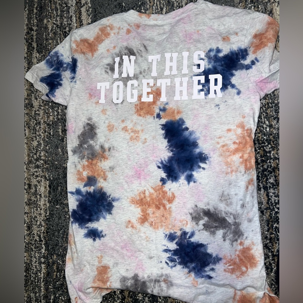 Tie dye VS pink Shirt
